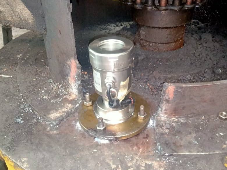 Radar level transmitter installed on a digester
